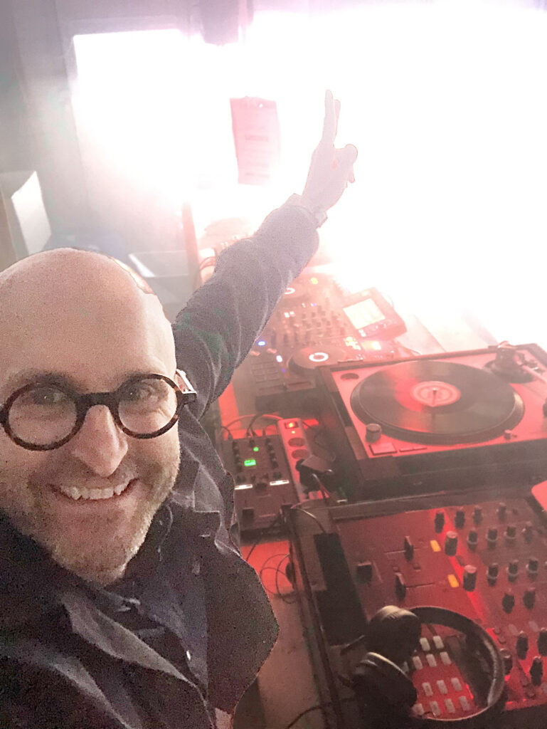 Boka DJ till företagsfest det här är Kapten Widar, DJ i Linköping